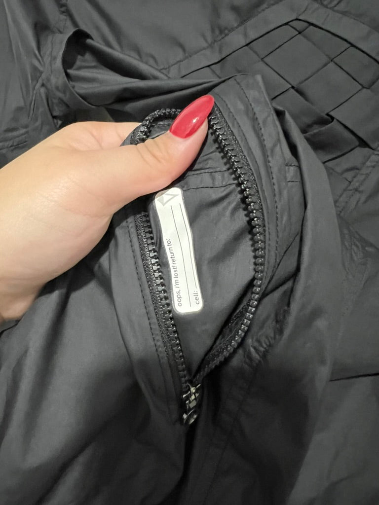 Seller #76- IVIVVA Lululemon Youth Girls 14 Black Windbreaker Jacket Full Zip Hooded Pockets
