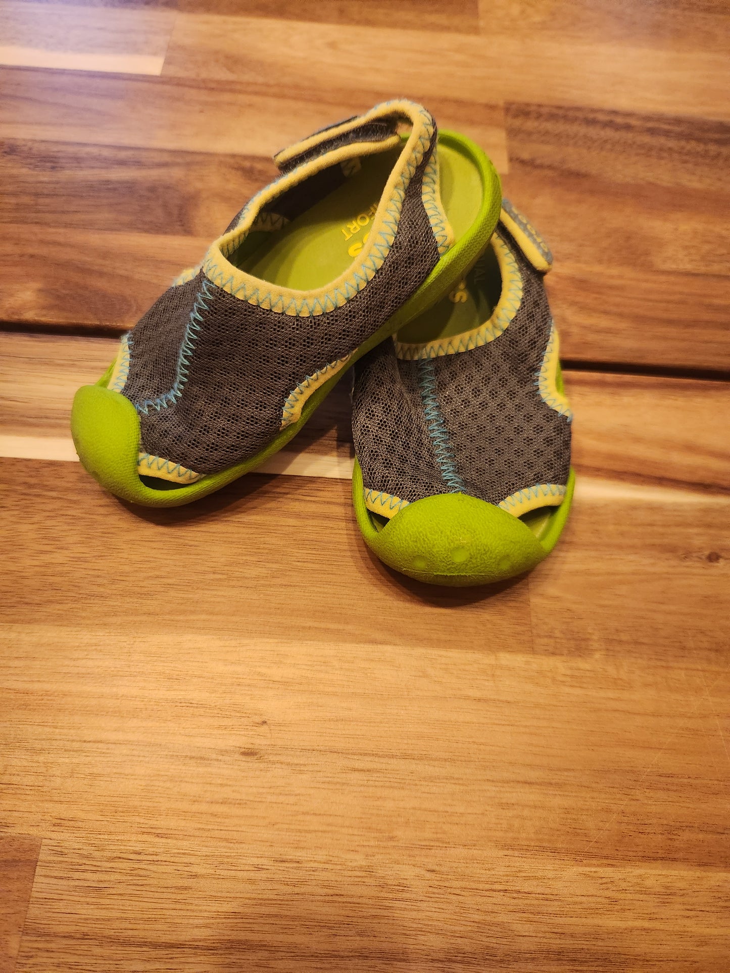 Crocs water shoes sz c8