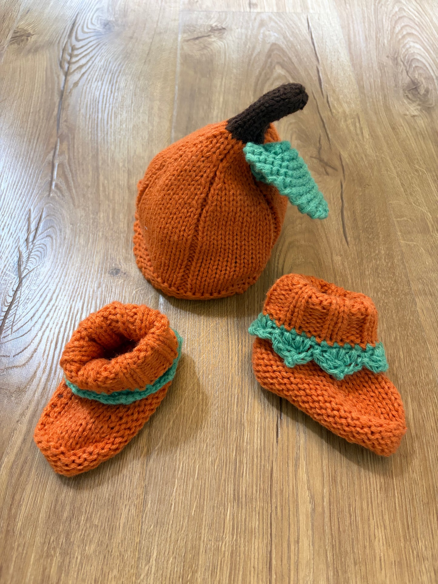 #6 - Newborn Knit Pumpkin Costume - hat and booties - NB