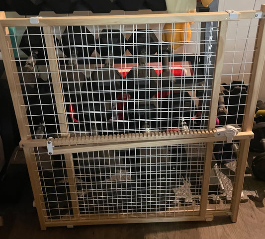 Like new Midwest pet/baby safety gate.