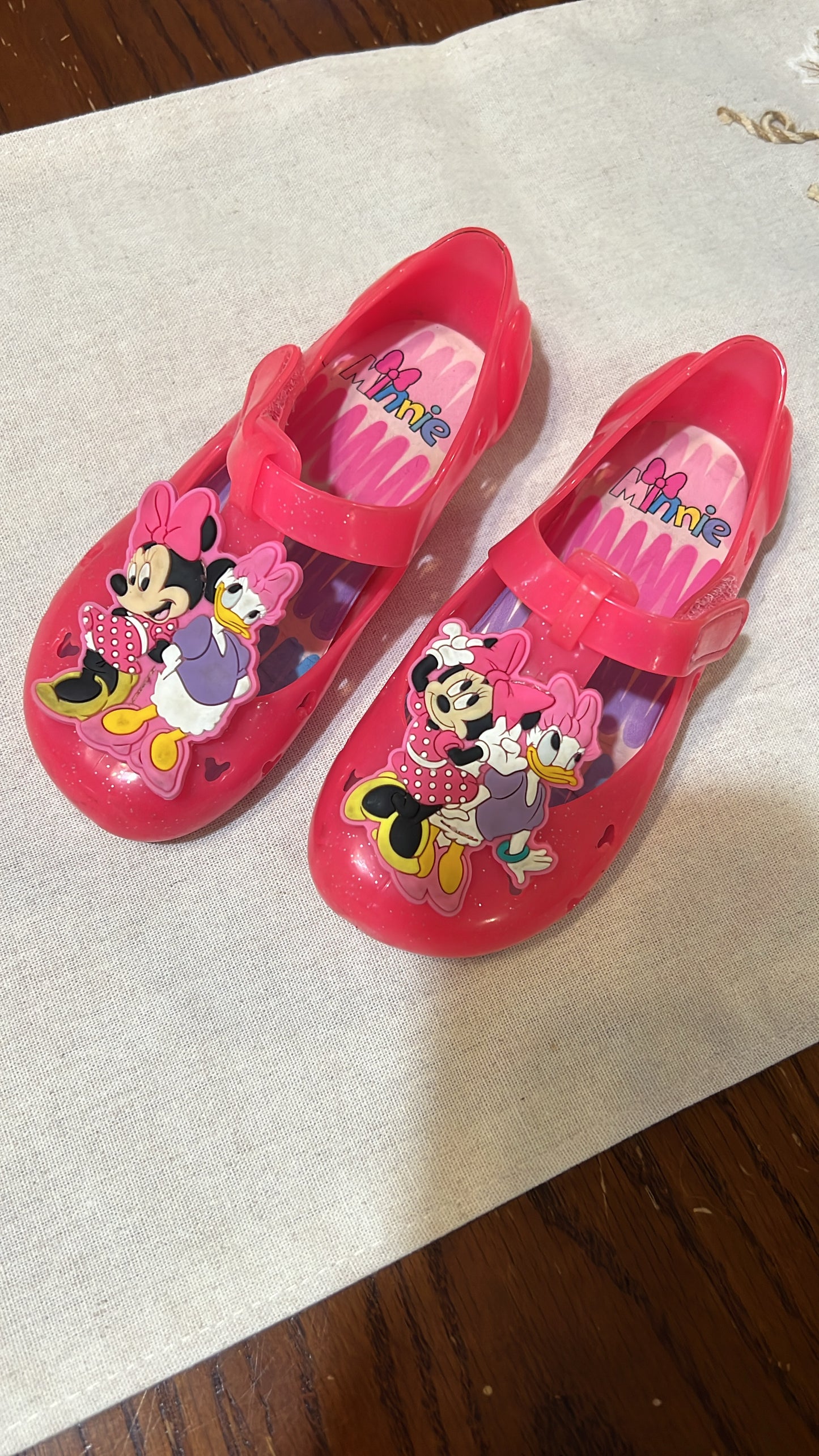 #156 girls size 9c Minnie pink jellies
