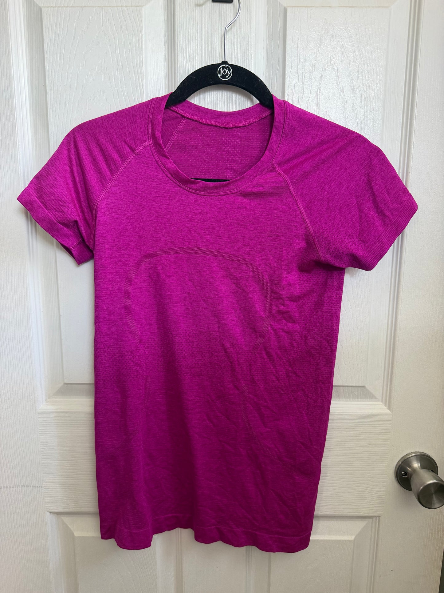 Seller #94 Womens Size 6 Lululemon Swifty Tee Magenta