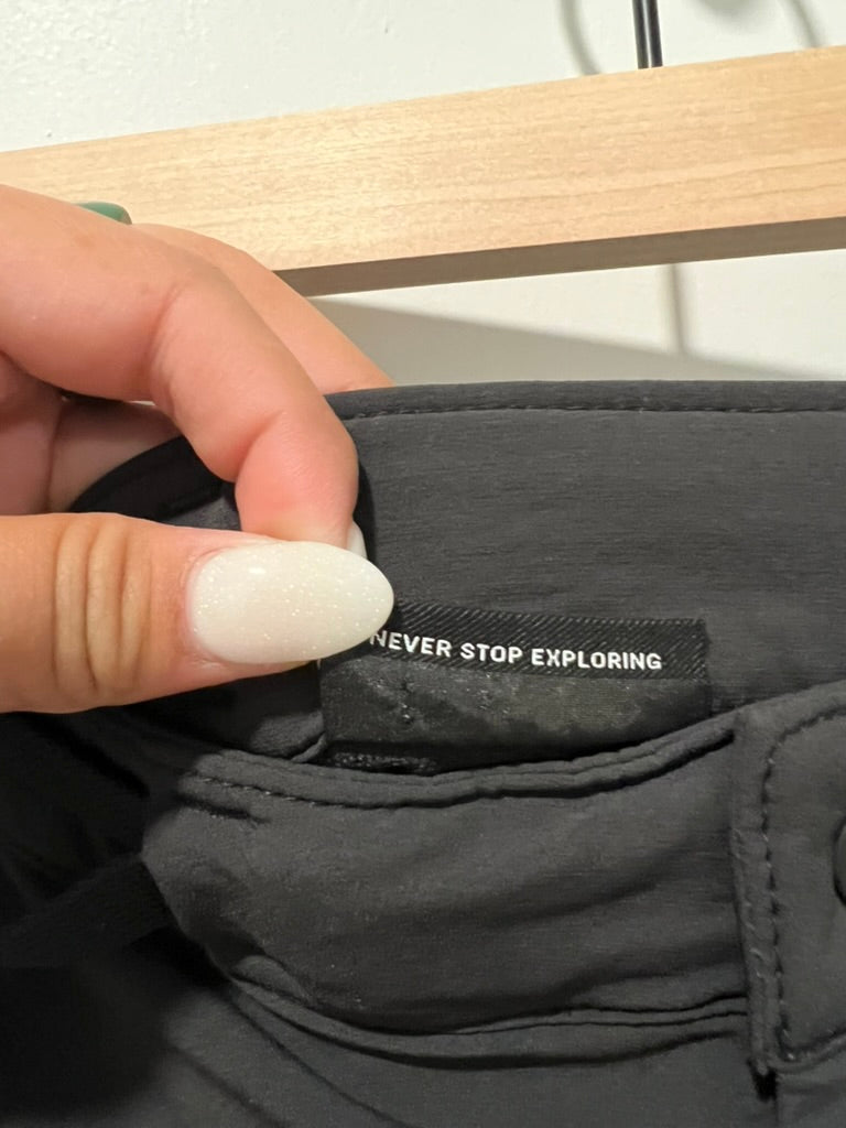 Seller #76 - The North Face Women's Bridgeway Zip-Off Pant Black Size US 8 Year 2023