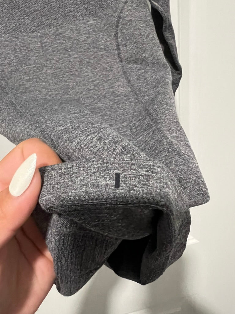 Seller #76 **REDUCED** - IVIVVA By Lululemon Fly Tech Long Sleeve Tee Thumbholes Charcoal Gray Girls XS