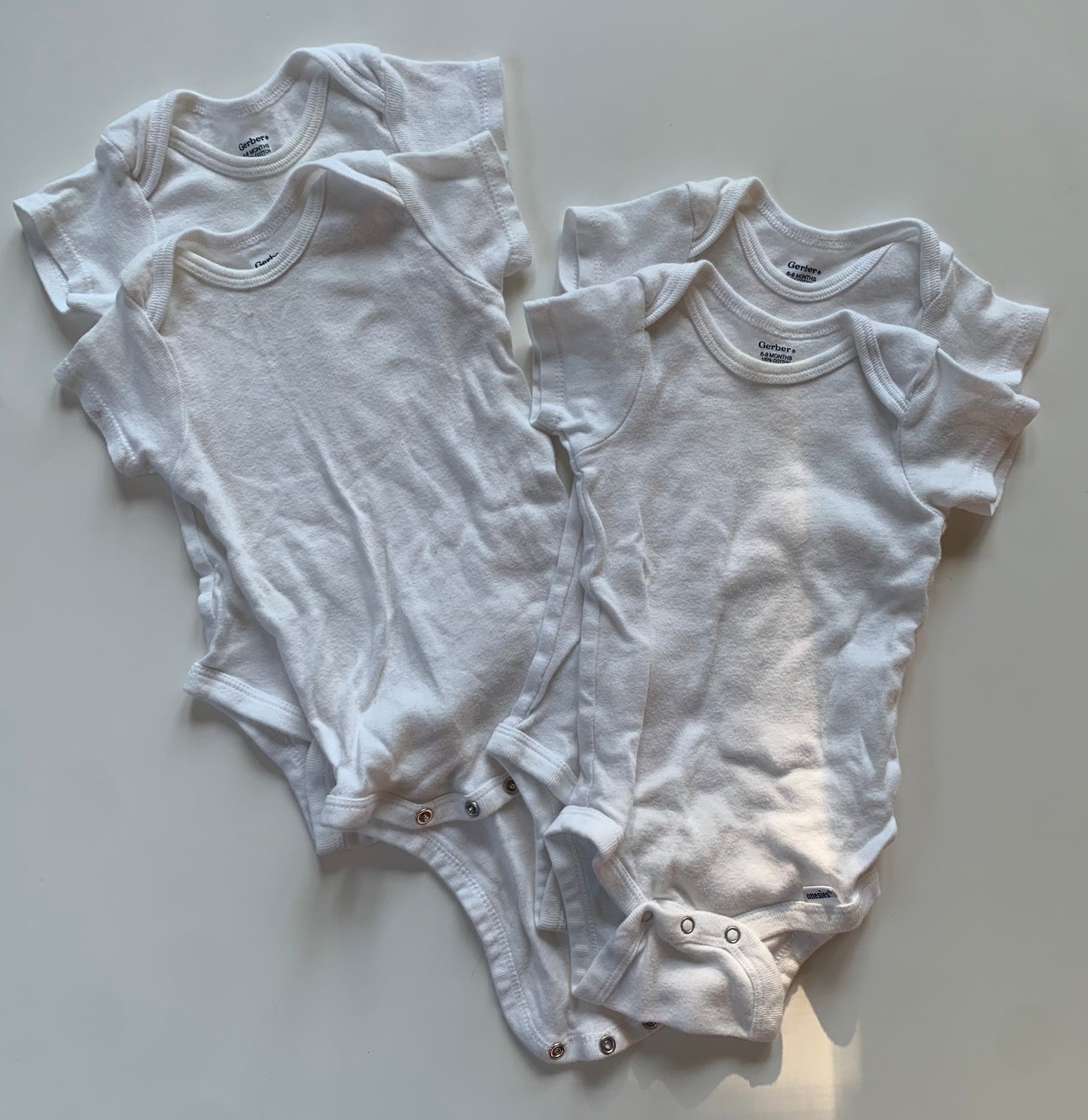 Gender Neutral Size 6-9 months Gerber Short Sleeve Onesie 4 pack White