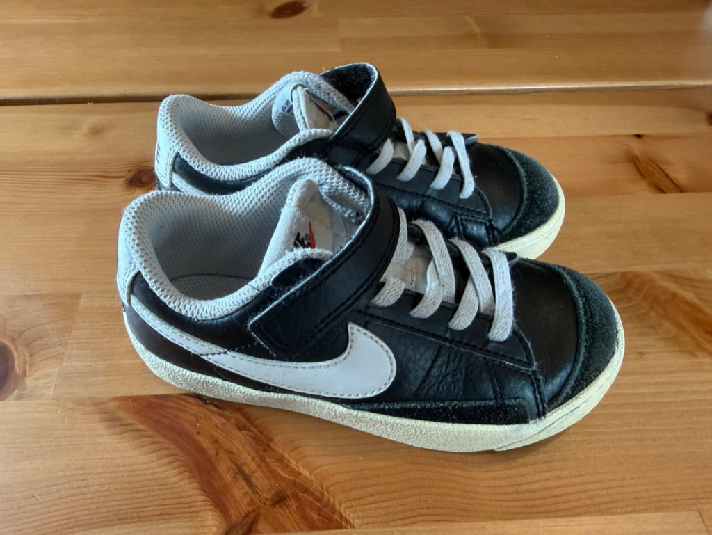 Seller #94 Toddler Boys 10.5c Nike Blazers Black and White