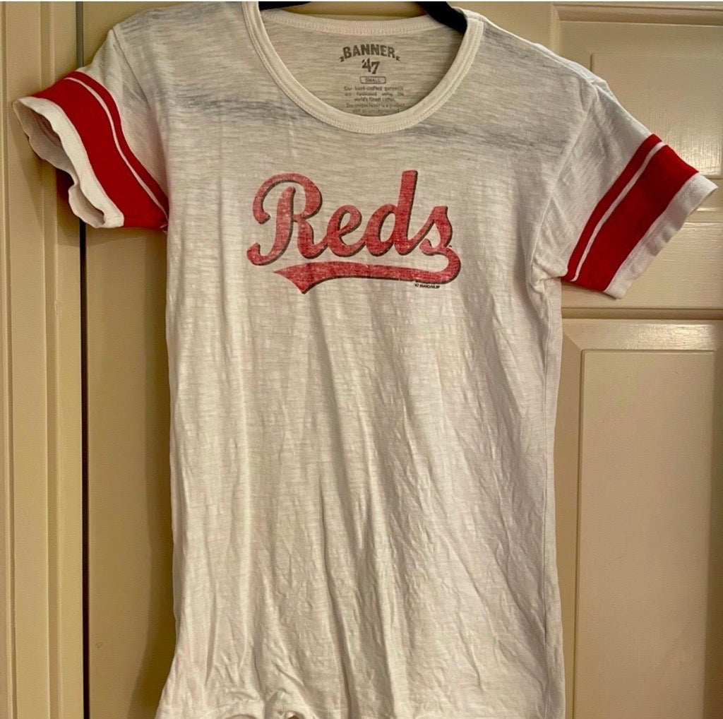 Cincinnati Reds Women's T-Shirt Size Small