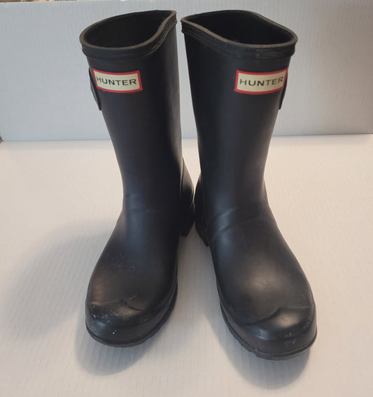 Hunter Women's Black Matte Short Boots Size 6