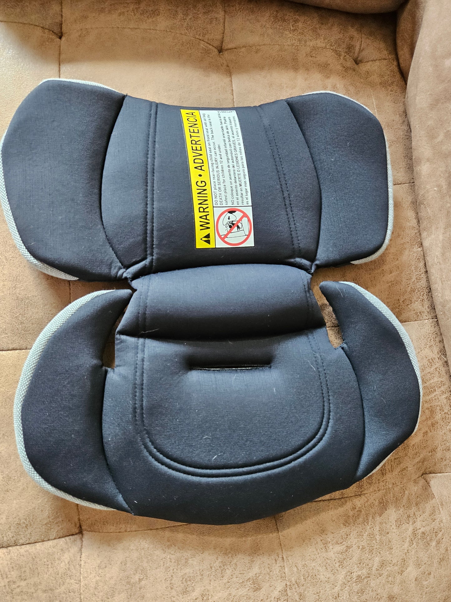 Evenflo Infant Carseat with base. Purchased 2020. No accidents.
