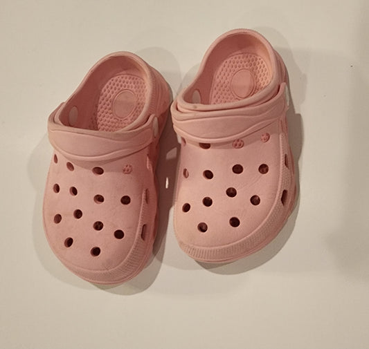 Girls toddler 24 (7ish) faux crocs clogs