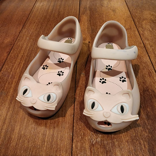 Girls toddler 8 Mini Melissa cat shoes