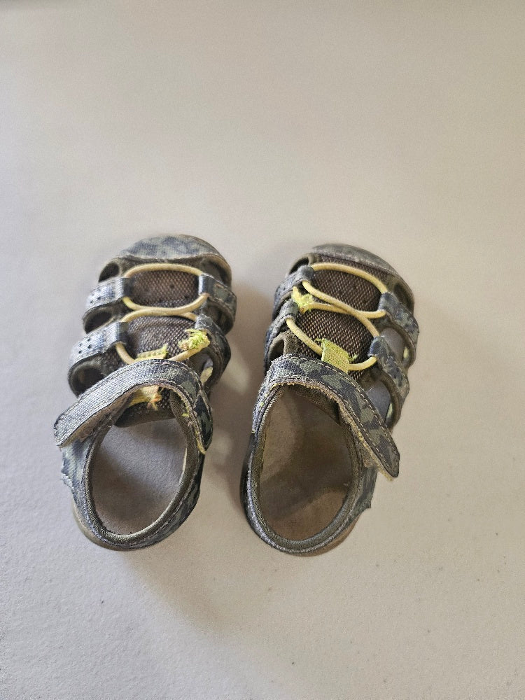 #76A - Camo Boys Sandals Size 5