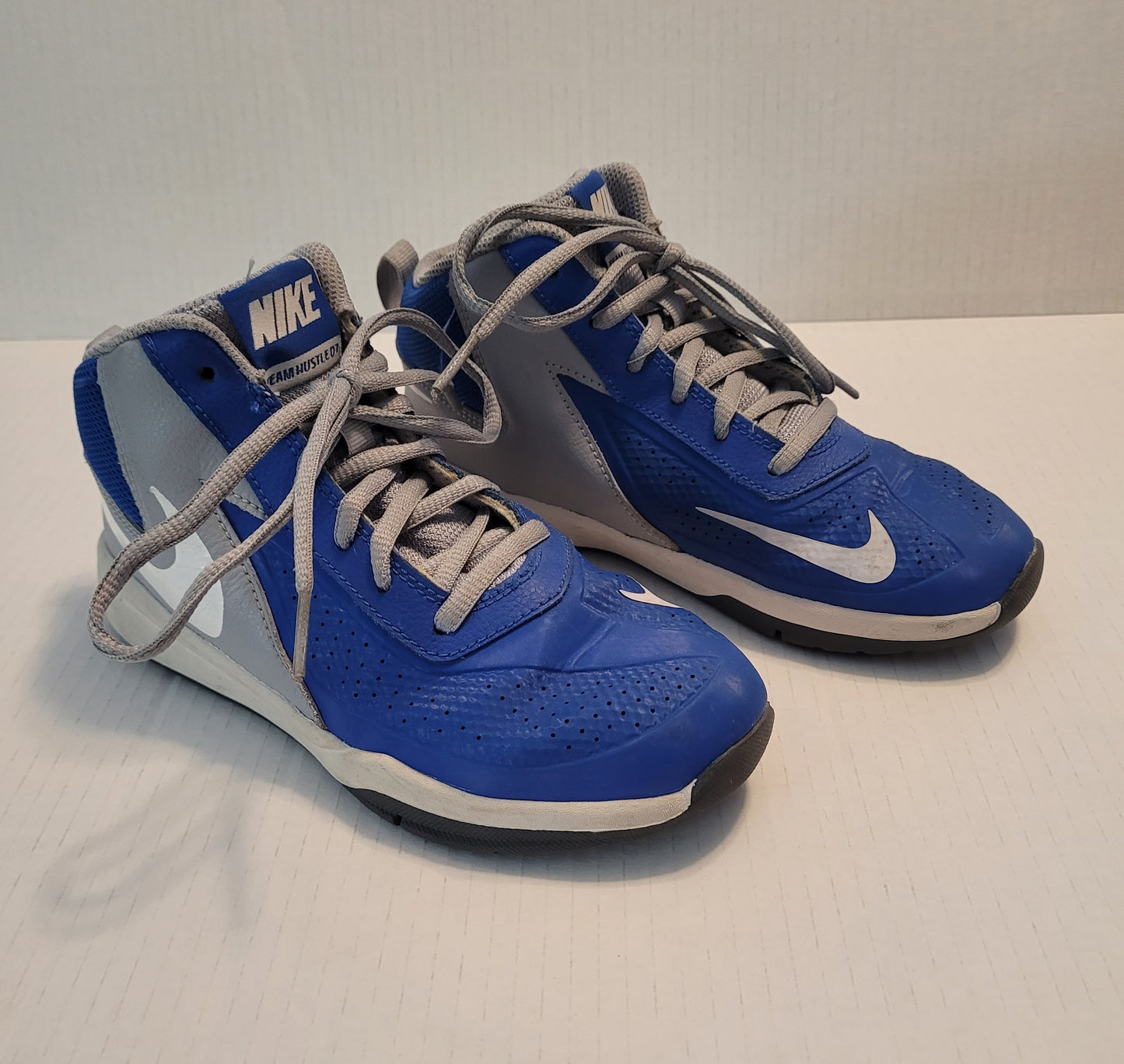 #96B Nike Boys Basketball Shoes Size 2