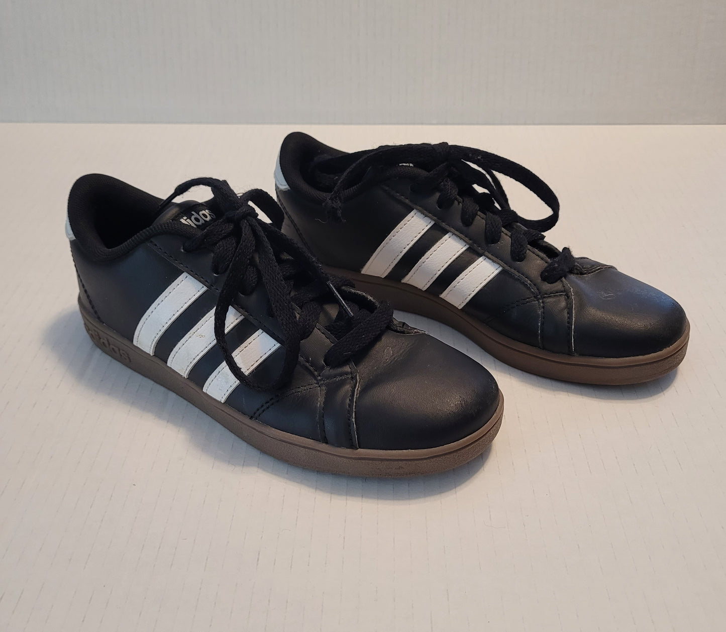 #96B Adidas Baseline Boys Sneakers Size 3