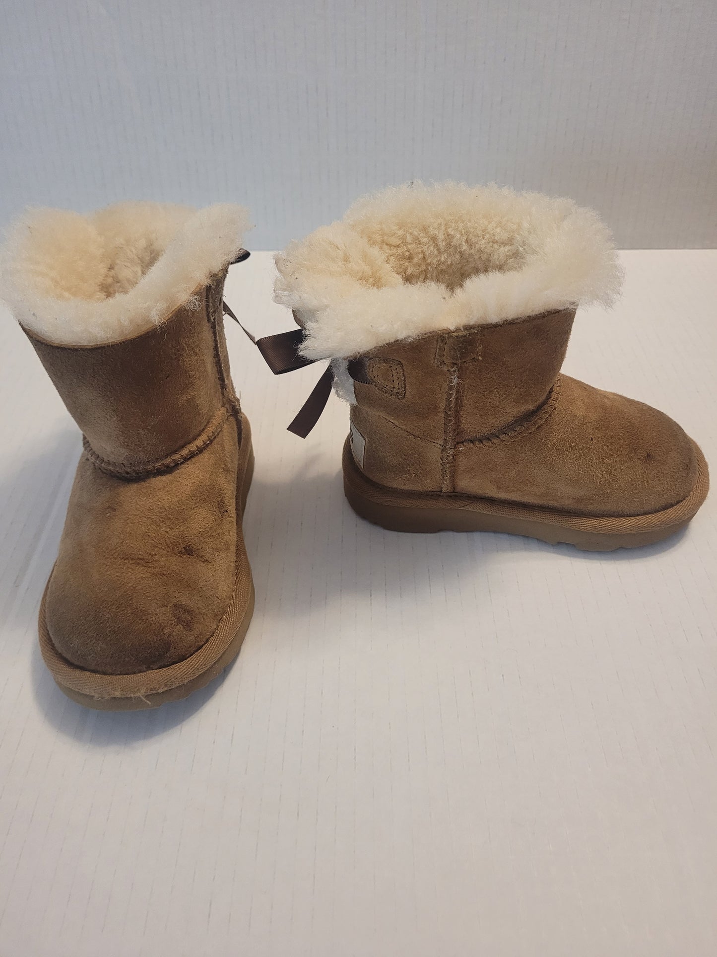 #96B UGG Girls Chestnut Boots with Bow Size 7