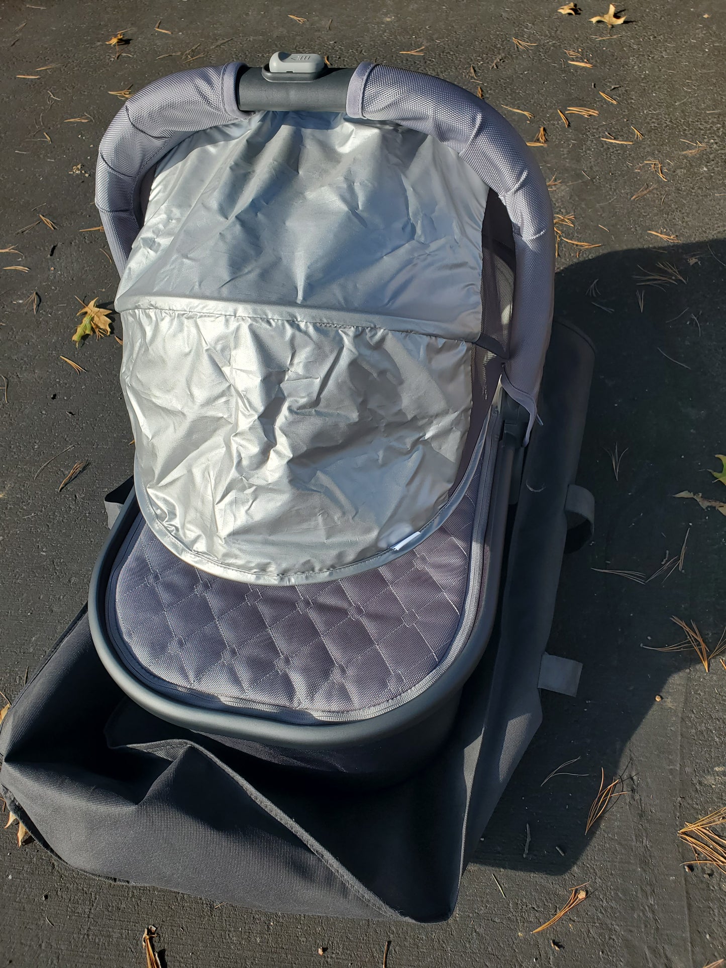 #58 Uppababy Vista Stroller set: 2 seats, kickboard, bassinet +