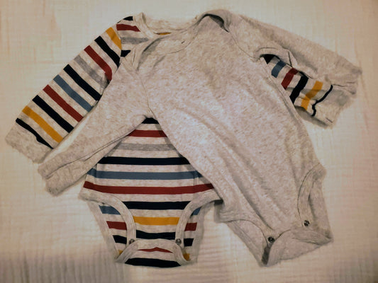 #131 Carters 2 pack of long sleeve onesies boys size 12M