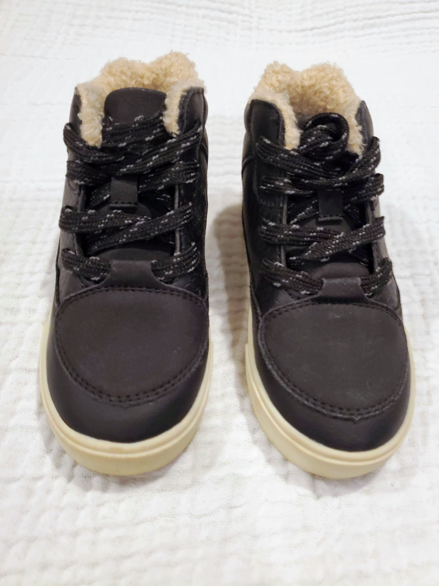 #58 Oshkosh Bgosh black leather boots with shearling toddler boys size 8 Like New