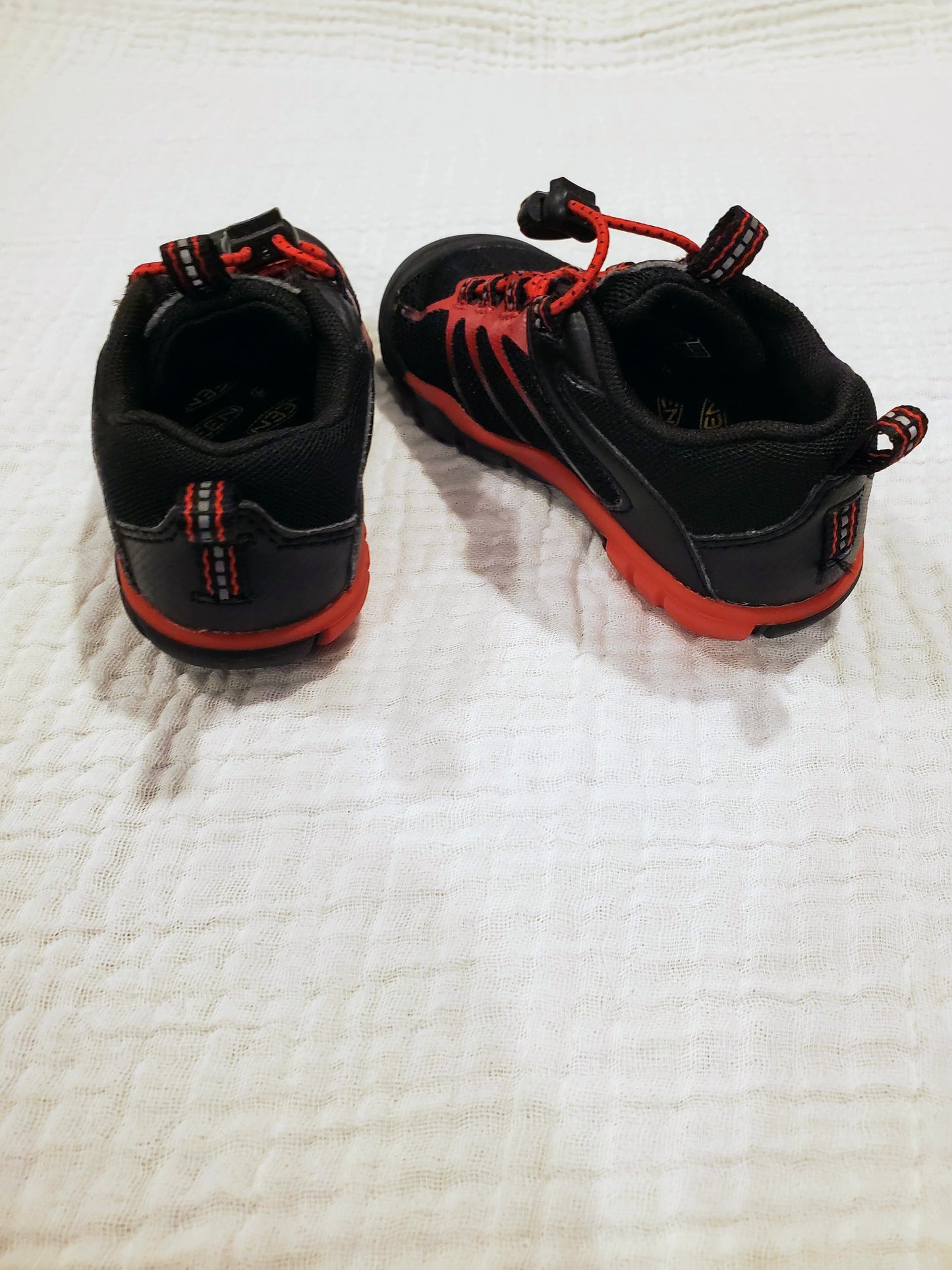 #58 Keen red & black tennis or hiking shoes with rubber toes and bungee laces Toddler Boys Size 8