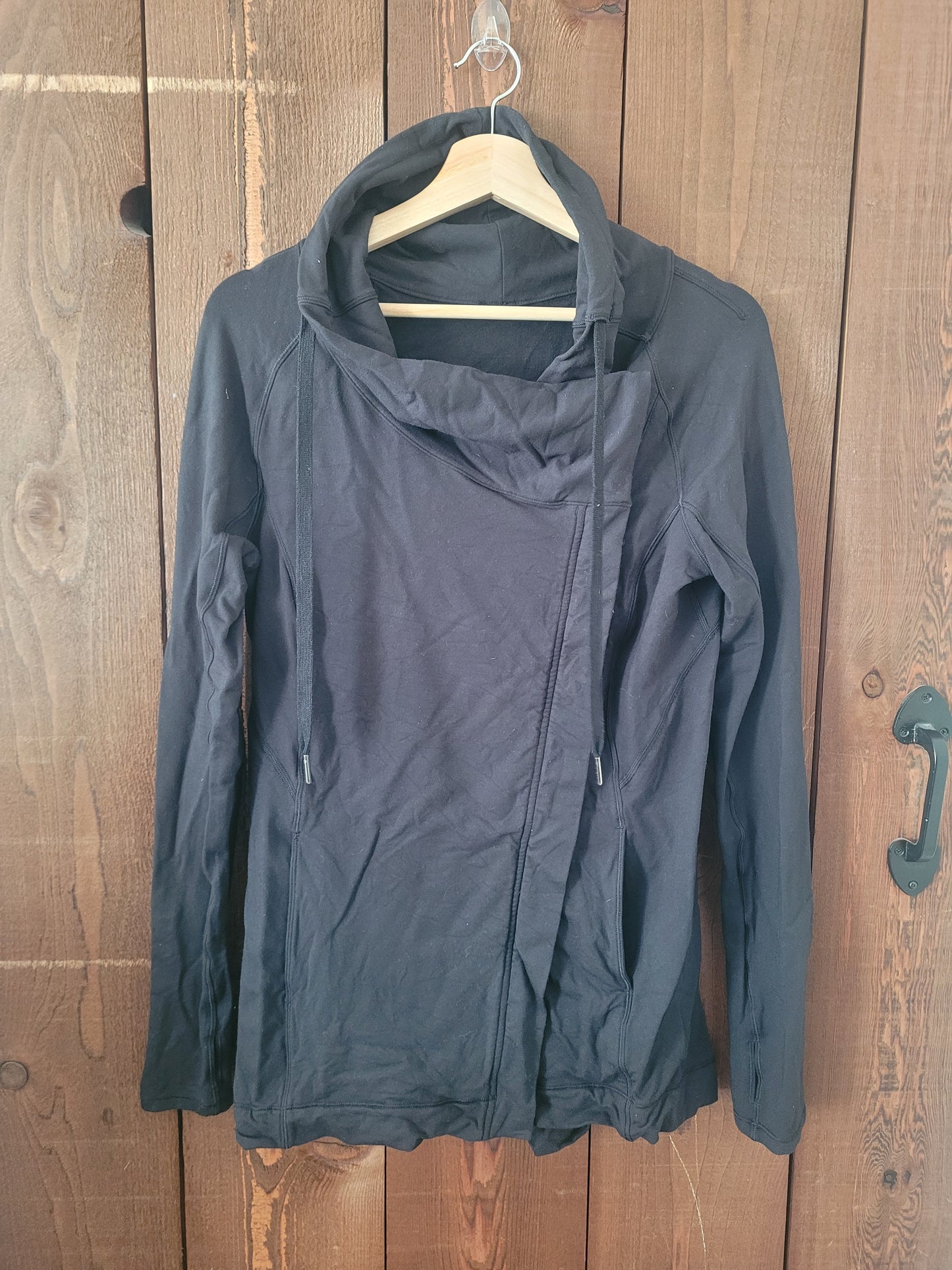 #96B Lululemon Coast Easy Wrap Zip-Up Size 6