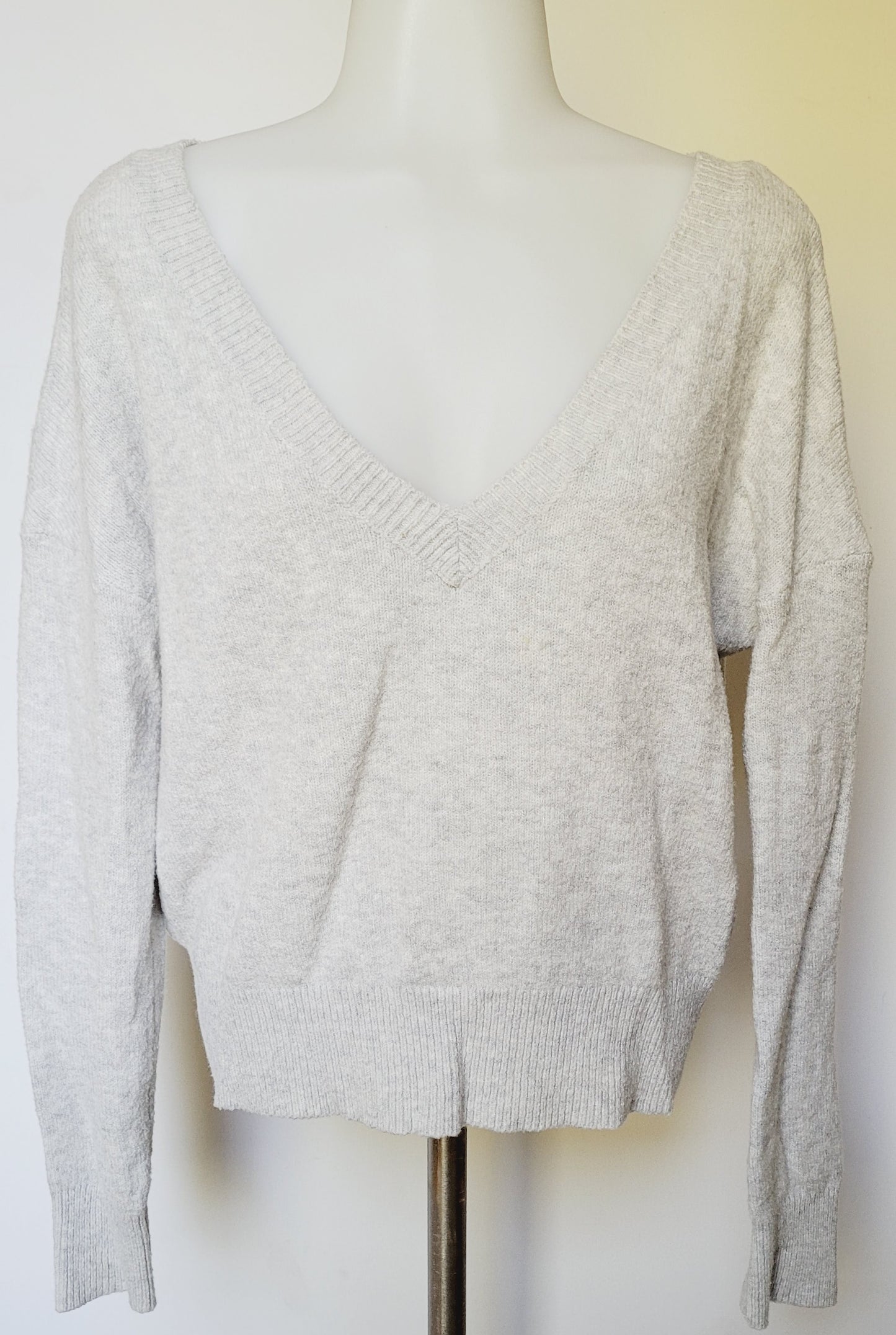 #65A Women's V-neck Sweater Size S