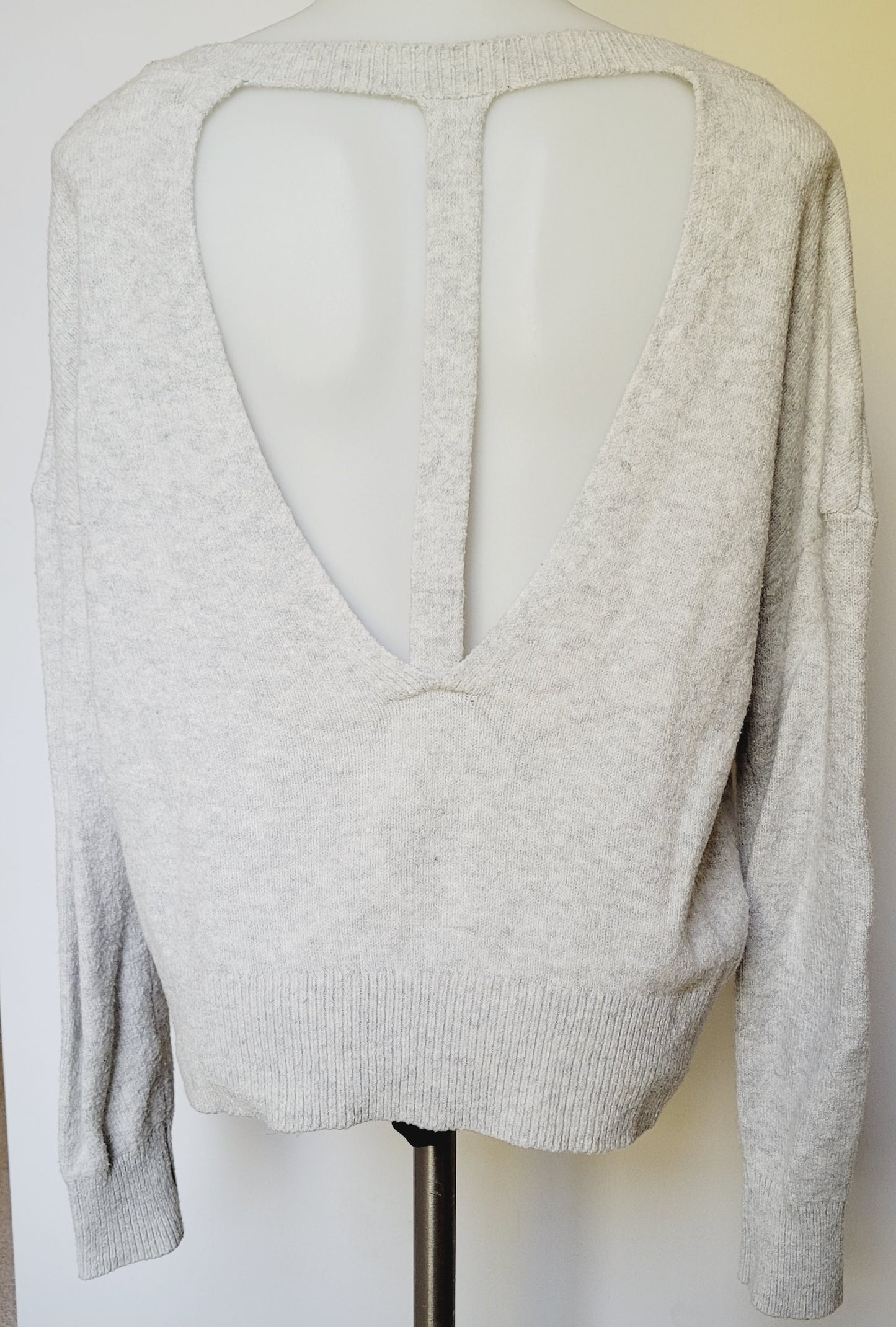 #65A Women's V-neck Sweater Size S