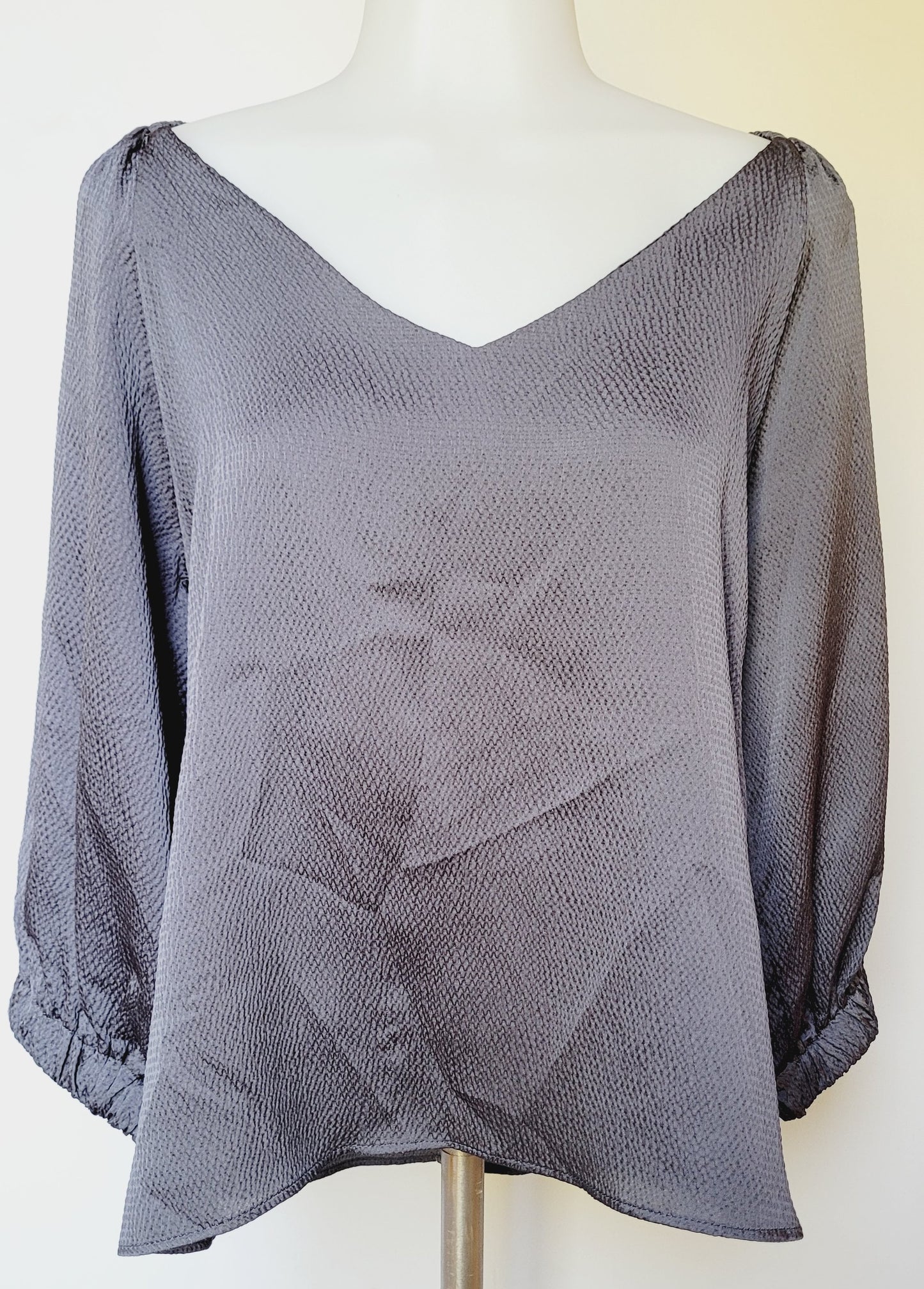 #65A Vici Women's Vneck Top Size S