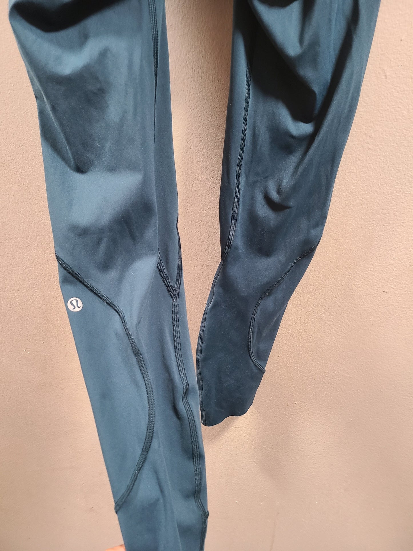 #66 Lululemon womens 7/8 tights size 6