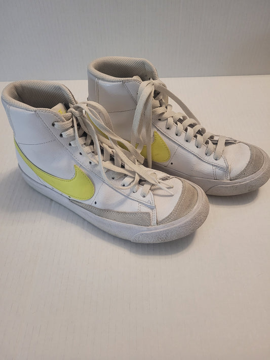 #109 Women's Nike Blazers High Tops Size 7