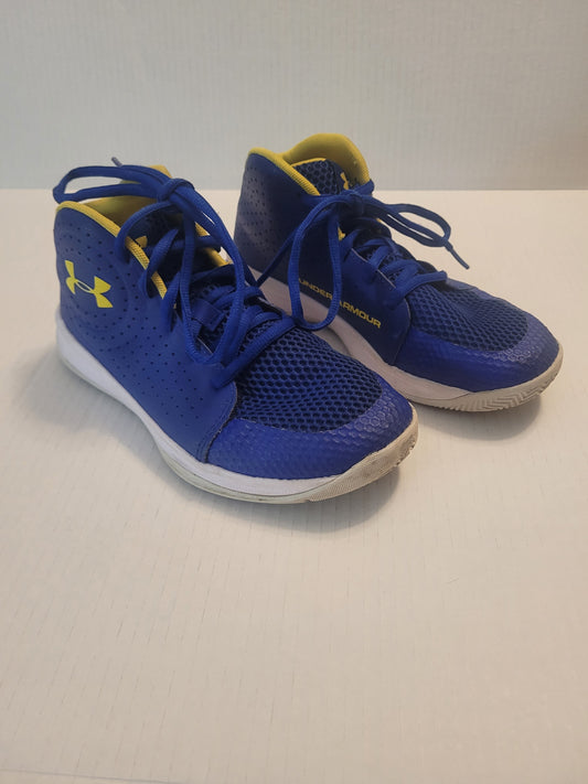 #109 Boys Under Armour Blue Basketball Shoes Size 3Y