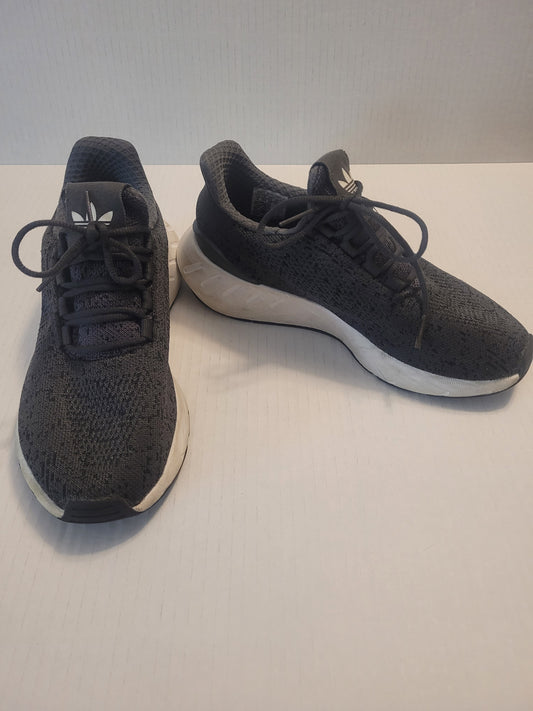 #109 Boys Adidas Dark Gray Sneakers Size 4