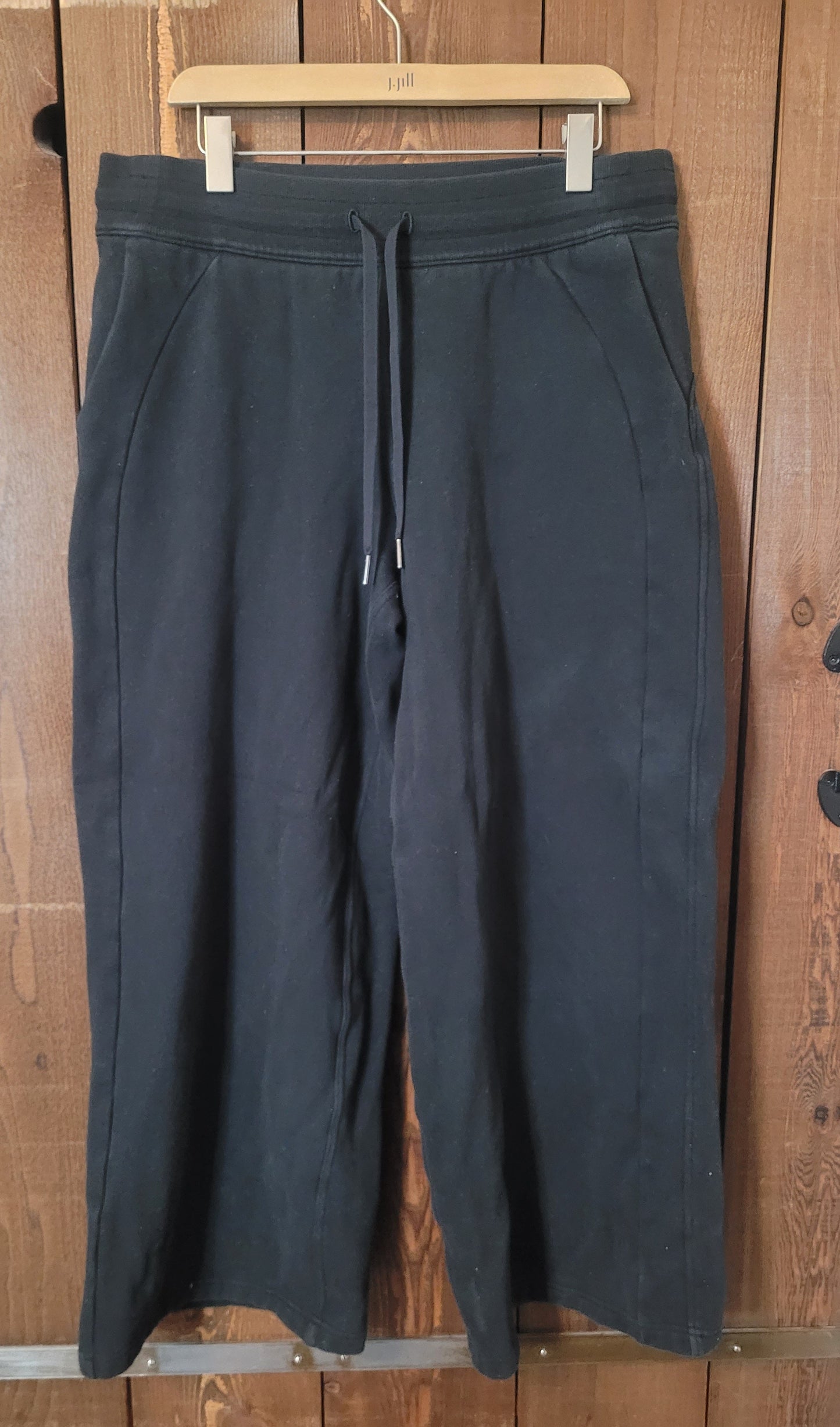 #109 *REDUCED* Women's Lululemon On the Fly Wide Leg Pant Size 12