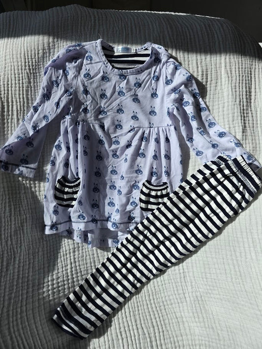#131 Girls Bunny 3/4 sleeve and pants outfit size 100 aka 4T