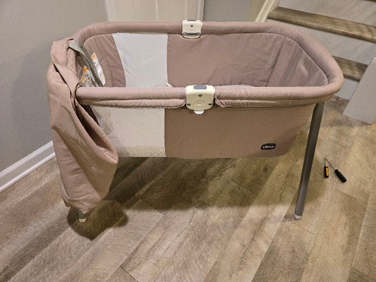 #131 REDUCED Lulla Go Foldable Bassinet
