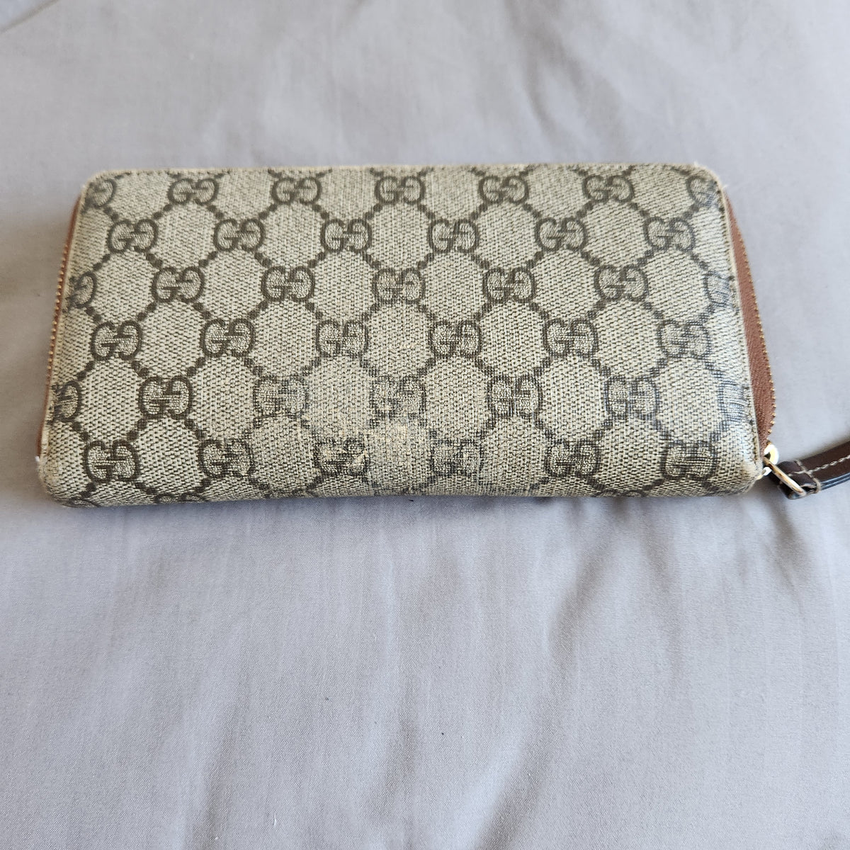 #167 Authentic Gucci Hard Coated Zip Around Zippy Wallet