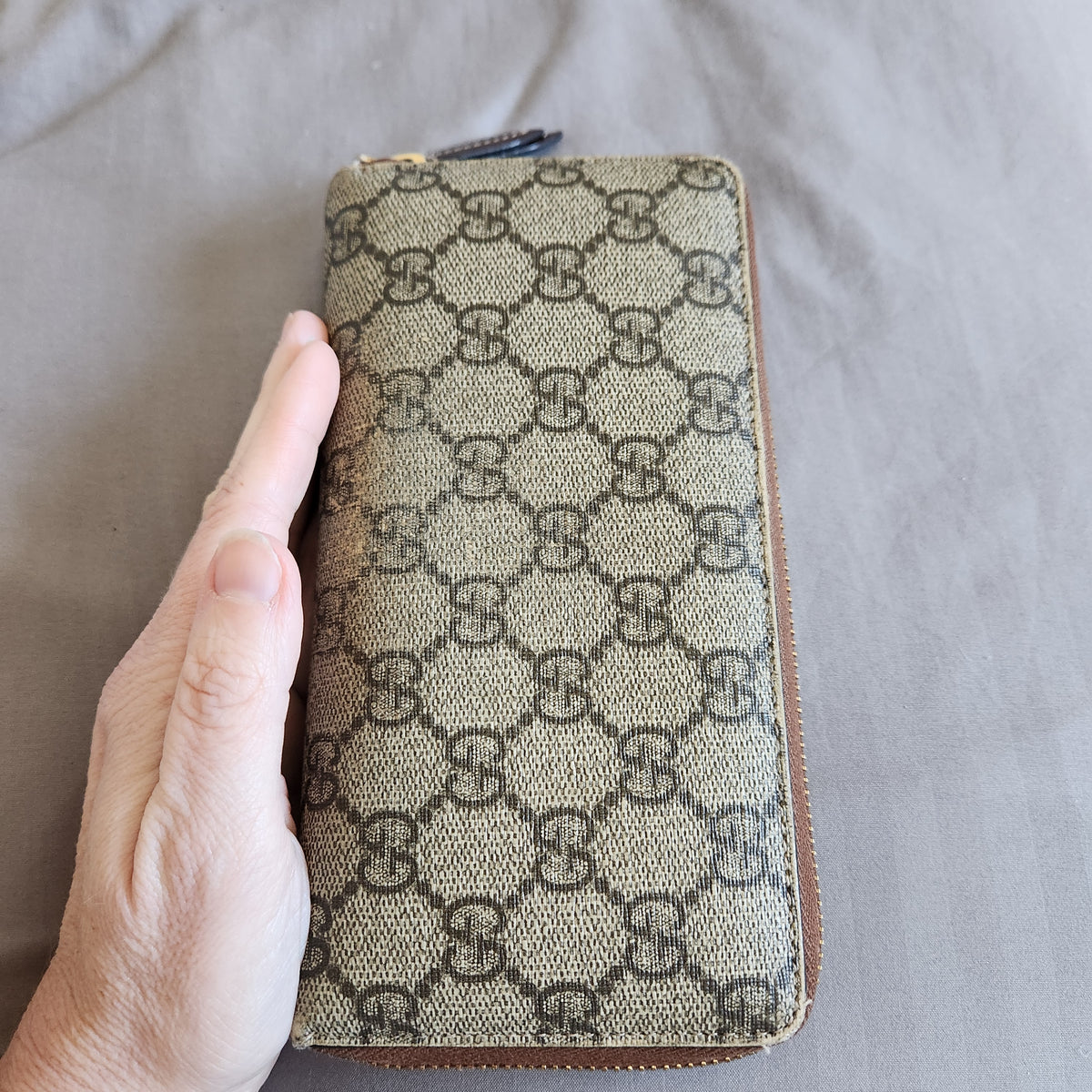 #167 Authentic Gucci Hard Coated Zip Around Zippy Wallet