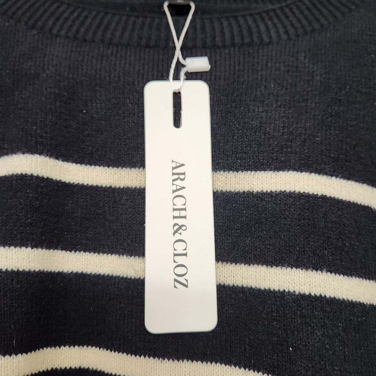 #167 NWT Arach & Cloz Large Striped Knit Crewneck Sleeveless Sweater