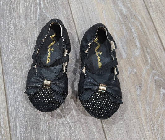 #13 Girls Shoes 9 GUC