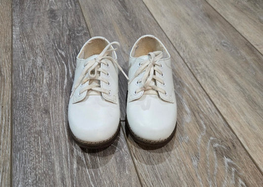 #13 - StrideRite 9.5 W White Shoes