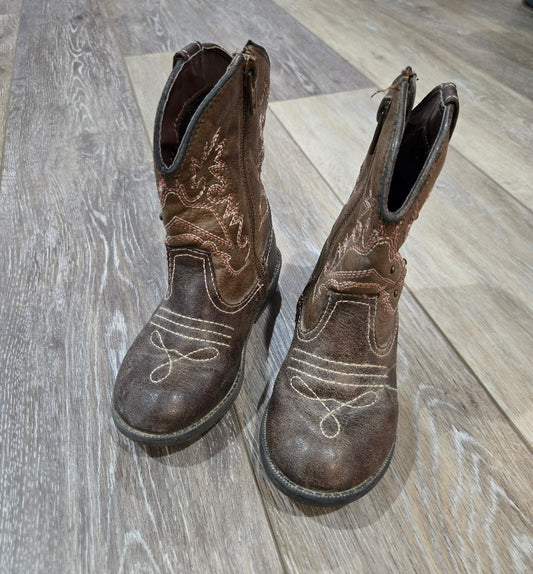 #13 Girls Boots 9 GUC