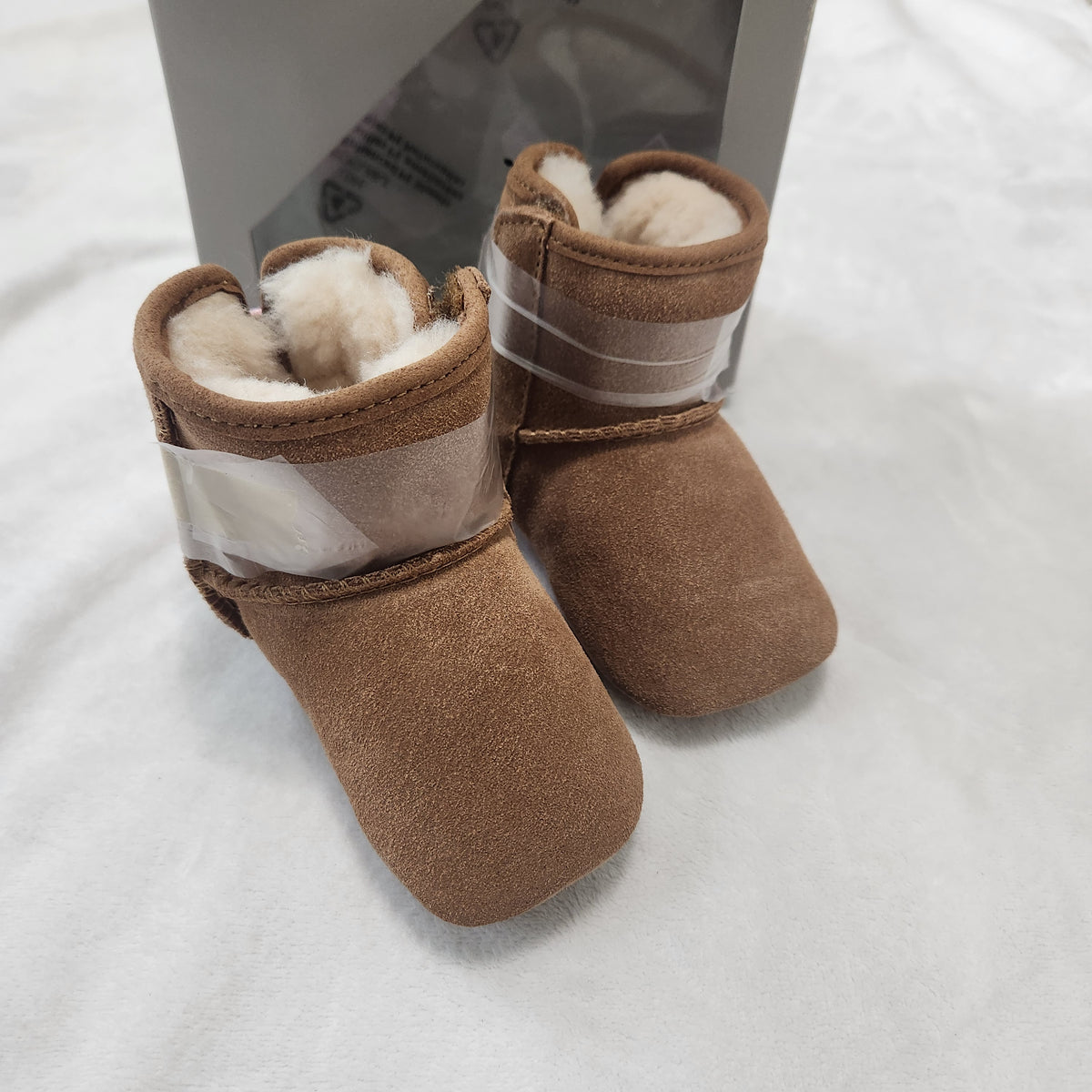 #167 NWT Ugg's Baby 2/3 Jesse Bow II Suede Booties