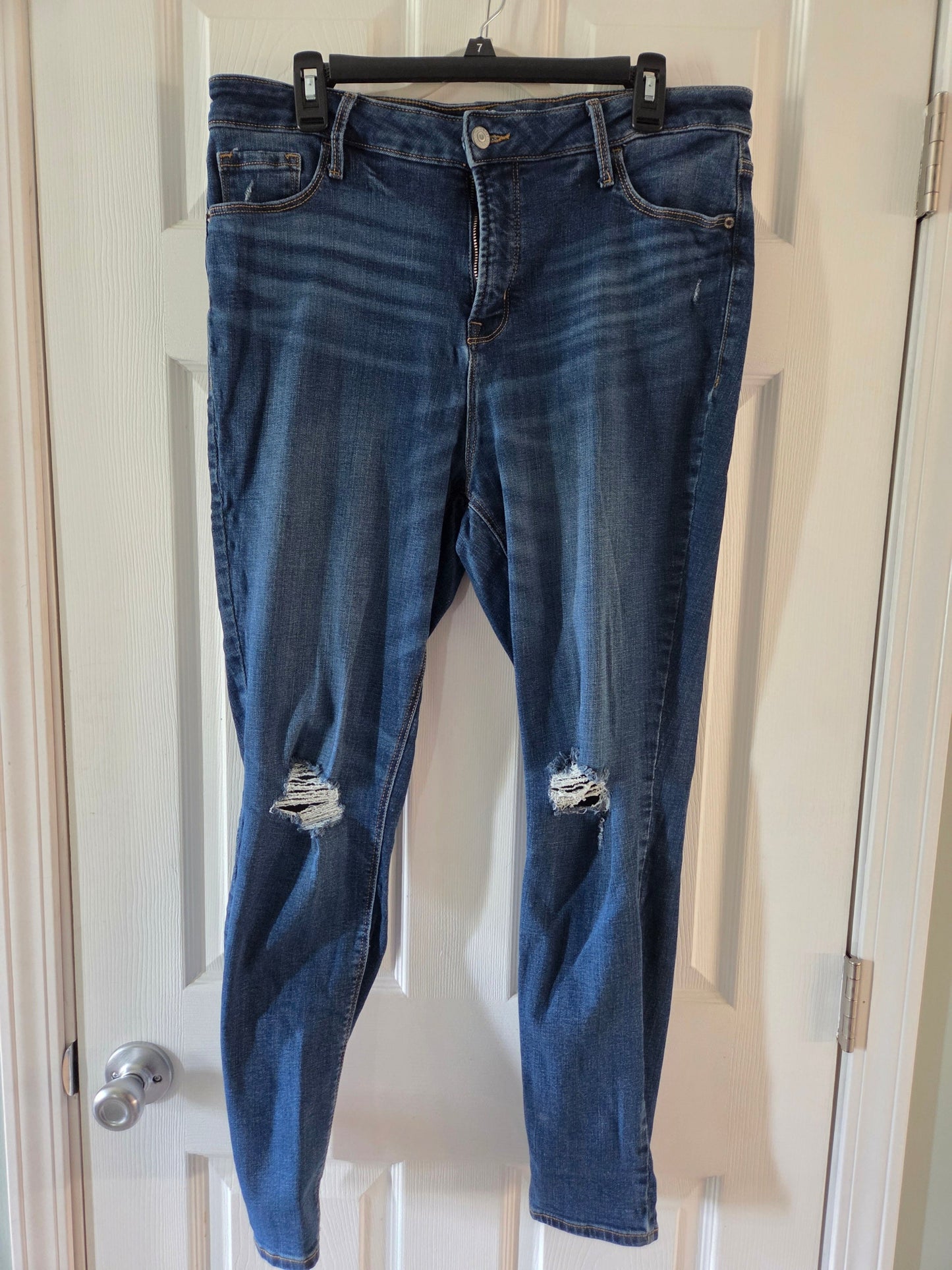 REDUCED Seller 184 Women's old navy distressed rockstar skinny jeans size 14