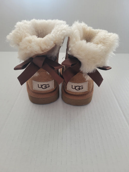 #109 Ugg Mini Bailey Bow Booties Girls Size 7