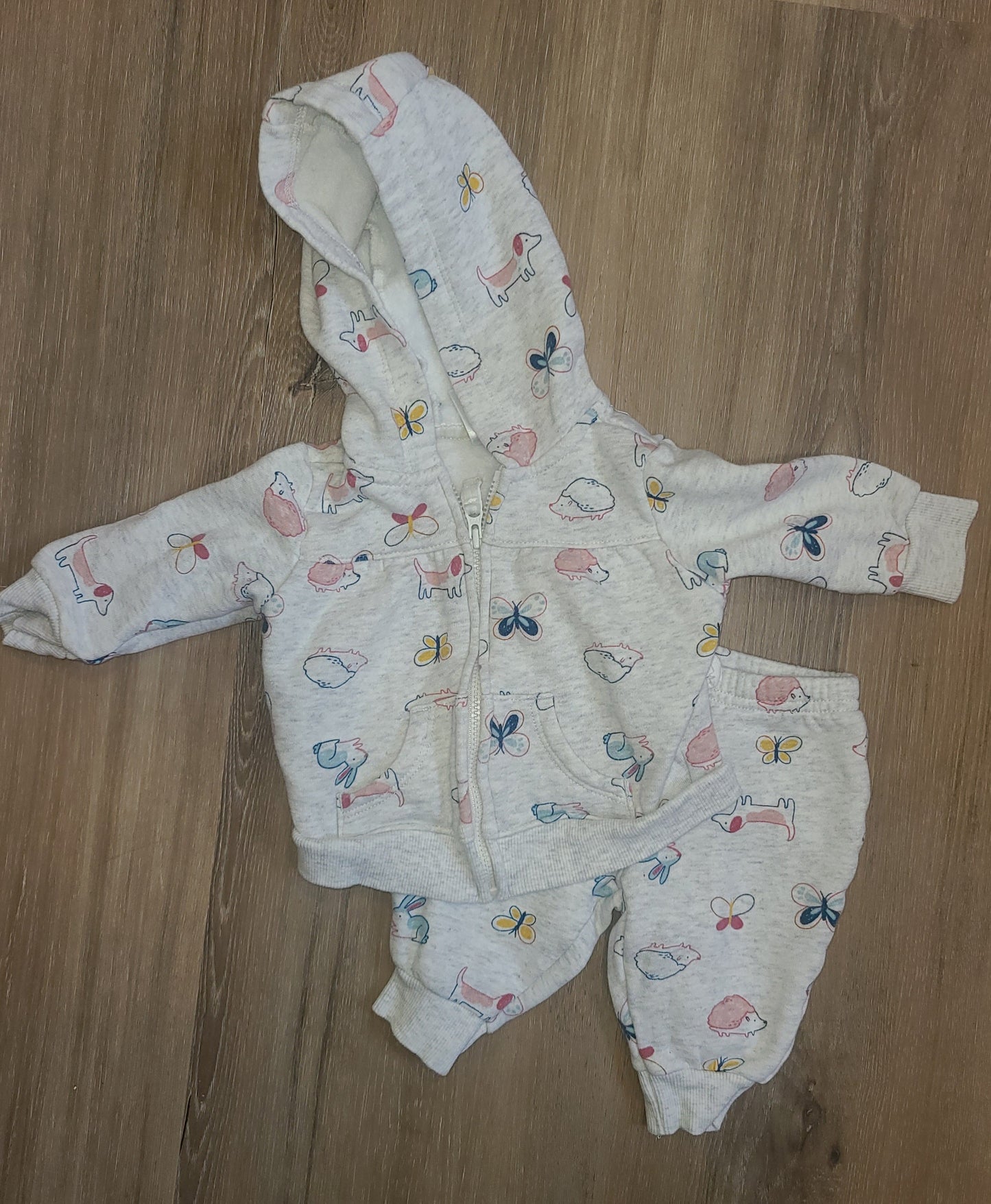 Seller #4 - Carter's 0-3 Girls Pant & Sweatshirt Set