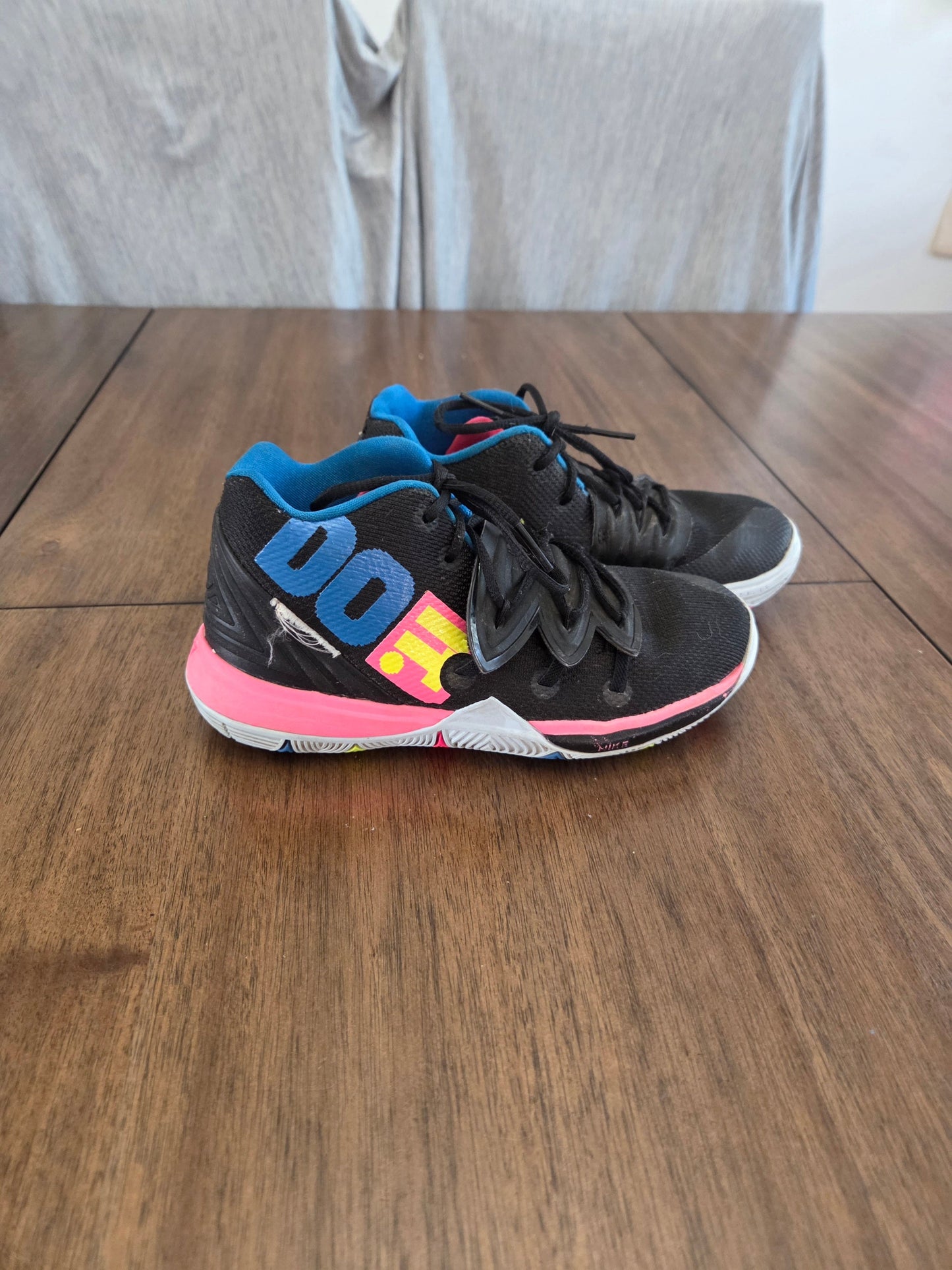 REDUCED Seller 184 boys Nike Kyrie Irving shoes size 1