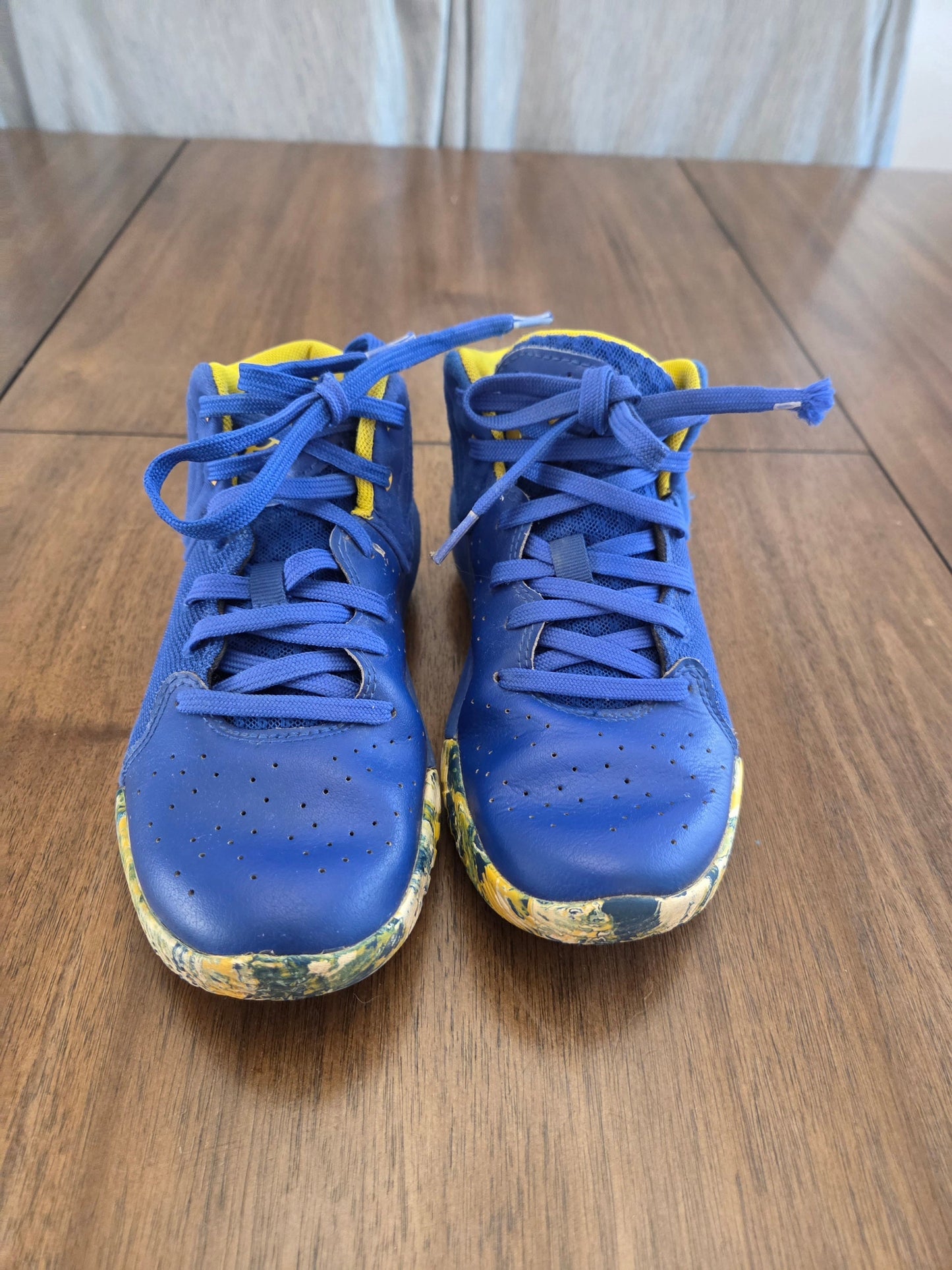 REDUCED Seller 184 boys under armour shoes size 2