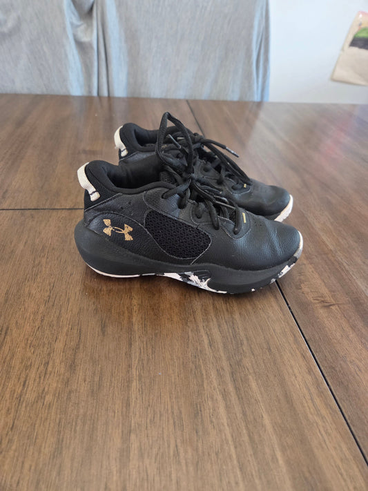 REDUCED Seller 184 boys under amour shoes size 1