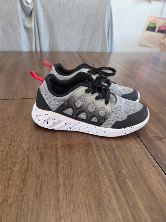 REDUCED Seller 184 boys ortholite shoes size 1