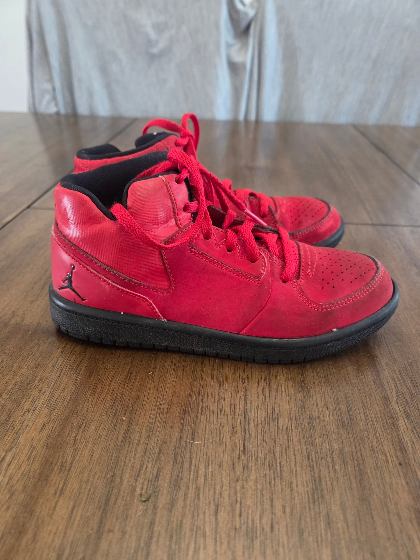 REDUCED Seller 184 boys red Jordon shoes size 1