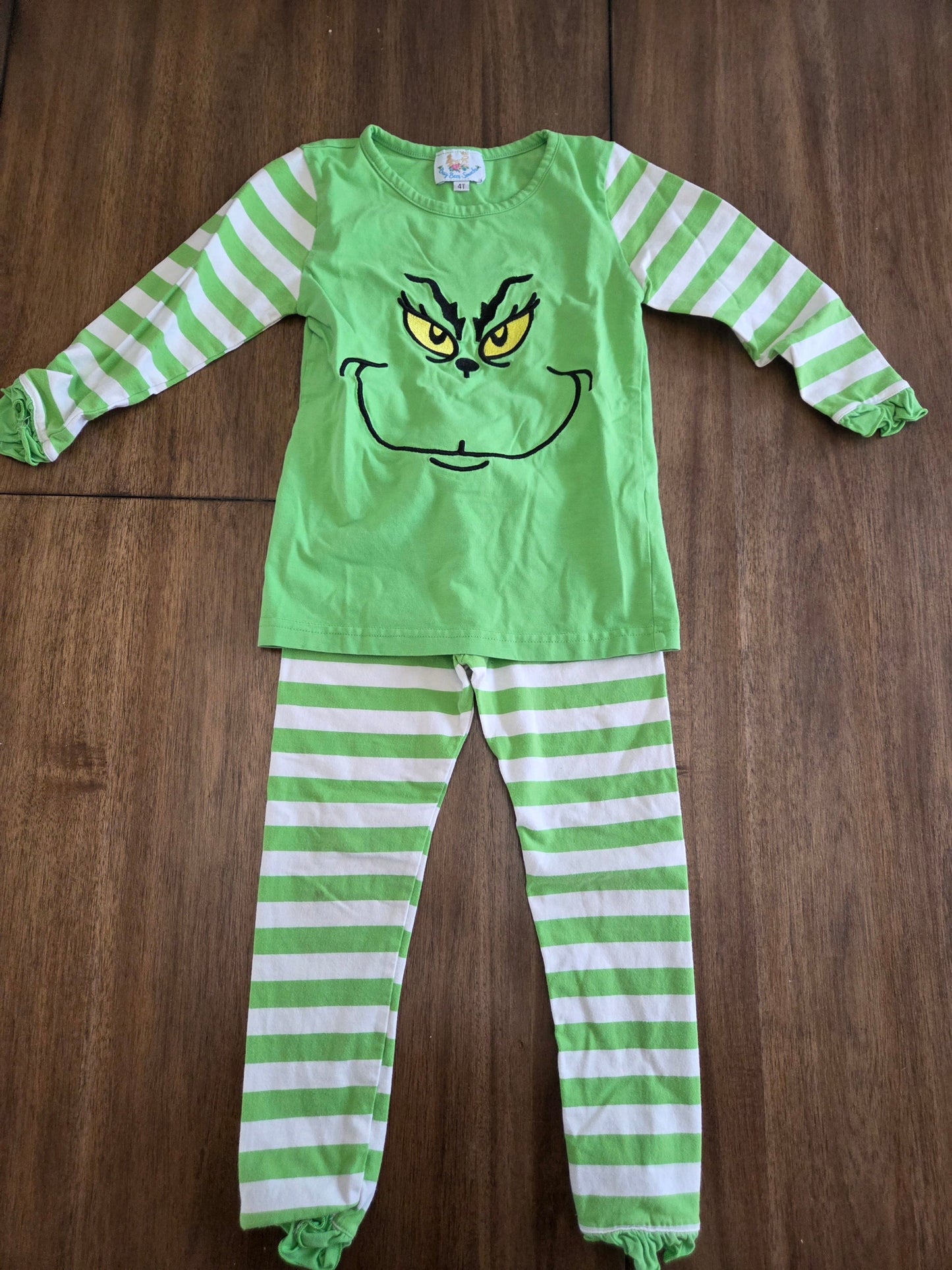 REDUCED Seller 184 girls grinch outfit size 4T